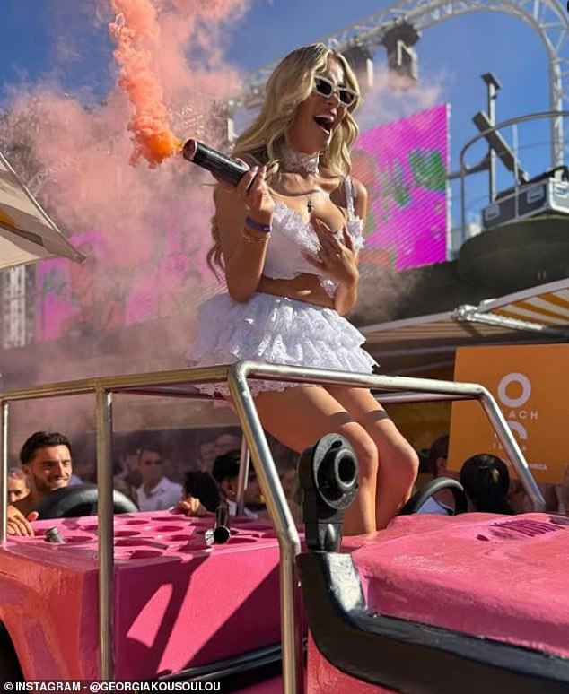 Uoči svog drugog vjenčanja, Georgia je uživala u divlju, zabavnu kokošku zabavu na Ibizi u klubu Wayne Lineker's O klub