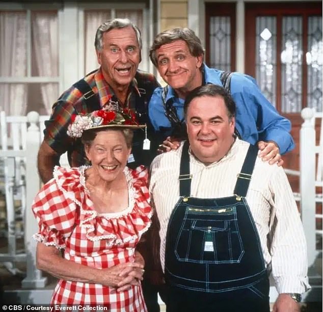 Sartain se pridružio glumi Hee Haw 1972. godine, oživljavajući lik šerifa Orvillea P. Bullmoose; (Vrh, s lijeve strane: Gordie Tapp, George Lindsey, dno, s lijeve strane: Minnie Pearl, Gailard Sartain)