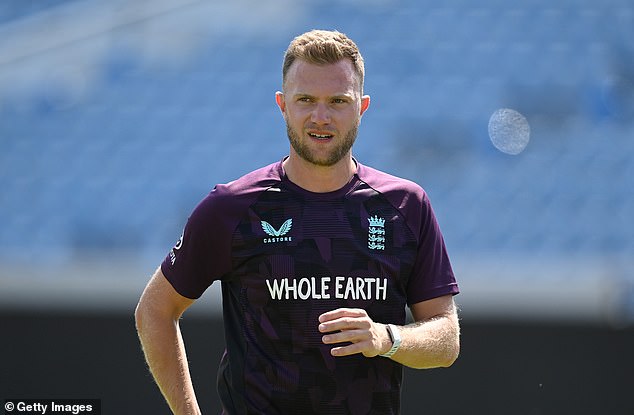 Sam Cook, koji je ovog mjeseca debitirao protiv Zimbabvea, također se vraća u svoju županiju