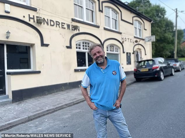 Domovi ispod vodiča čekića kupili su hotel Hendrewen u Blaencwm, Rhondda, 2023. godine i planirali su ubrizgati 500.000 funti kako bi Boozer dodijelili potpunu makeover