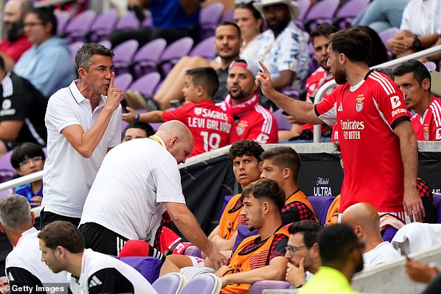 Lage je rekao Kokcu da mu se šuti, ali otkrio je da su zakrpili stvari