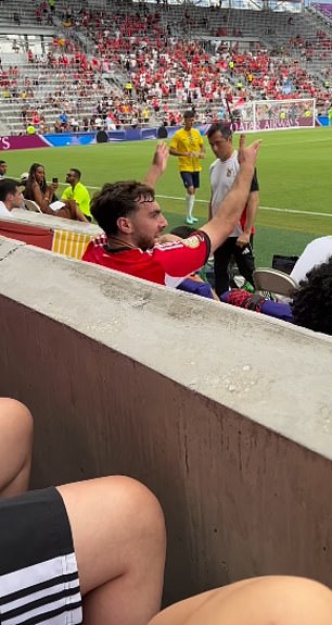 Navodno je rekao Lageu da 'F *** odlazi' dok je zauzeo svoje mjesto na klupi