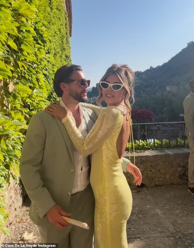 Cara de la Hoyde i Nathan Massey, Love Islanda, također su se pojavili na Instagramu kako bi podijelili fotografije iz posebnog dana
