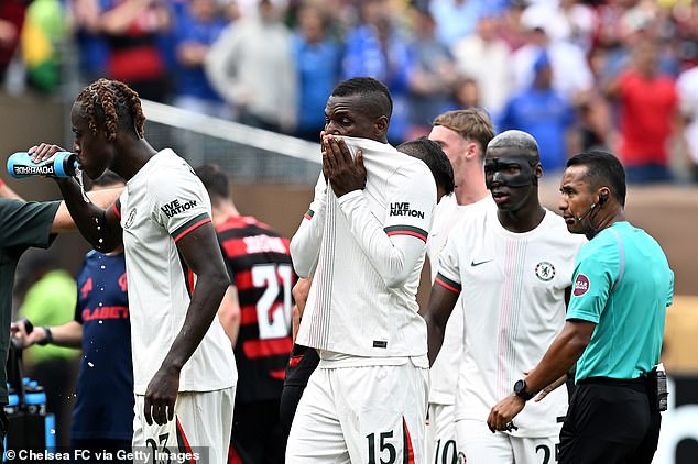 Jackson je izgledao ogorčeno nakon što je poslao i kasnije se popeo na Instagram kako bi se ispričao fanovima