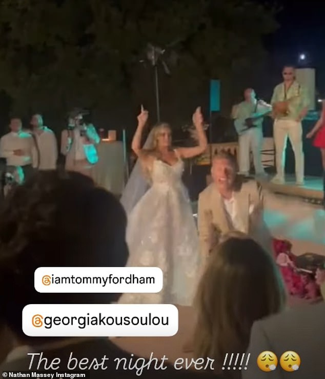 Par je u petak, 20. lipnja, vezao čvor u ceremoniji na otvorenom - koji se također dogodio kao Gruzijski 34. rođendan (mladenci su prikazani na recepciji)
