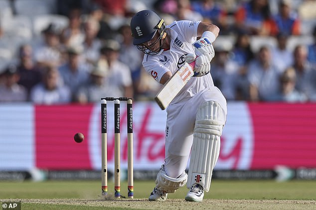 Papa je preživio Bumrahove rakete od 88 kilometara na sat-uključujući i one koja je odletjela s ruba kroz praznu regiju trećeg klizanja