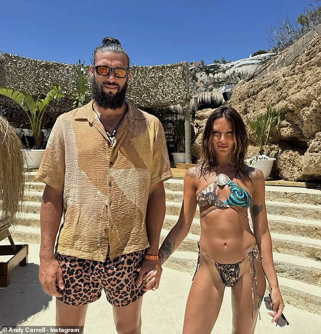 Nogometnu zvijezdu Ex-Engleske Andyja je dva puta ispitivala grčku policiju zbog niza pucanja sa svojom djevojkom Lou Teasdale dok je par odustao u Mykonosu, objavljeno je