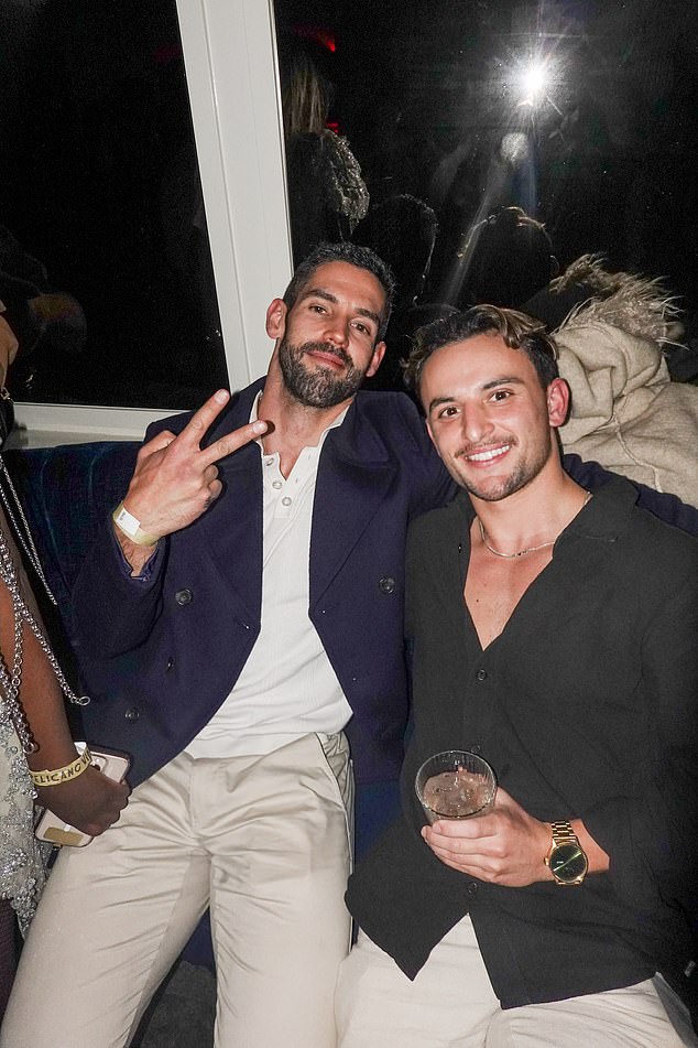 Na zabavi Z-Liste također su bili mladoženja MAFS-a Ryan Donnelly (lijevo), Tony Mojanovski, kao i Joey Robson na otoku Fboy. Ryan slika s Jamesom Pappalardom