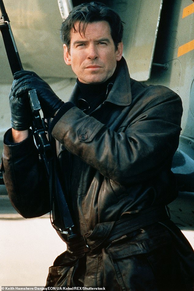 A sada se britanska zvijezda u usponu našao među prednjim trkačima kao jedan od favorita iznenađenja kladionica (Pierce Brosnan viđen u sutra nikad ne umire)