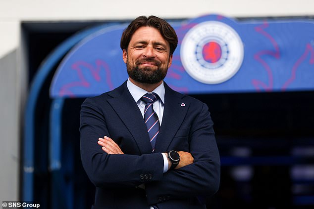 Naismith kaže da je njegov bivši suigrač Norwicha Russell Martin mora se provesti i u Europi i u zemlji