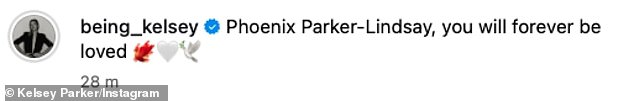 Kelsey, koja je majka Aurelia, pet, i Bodhi, četiri, s kasnim pjevačem traženim Tomom Parkerom, napisanom uz srdačnu pjesmu: 'Phoenix Parker-Lindsay, zauvijek ćeš biti voljen'