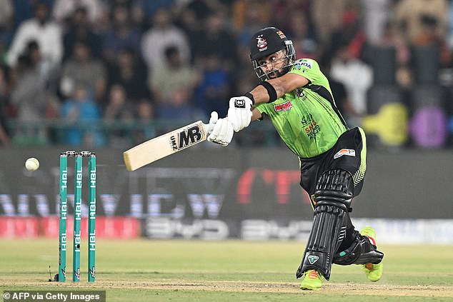 Yorkshire-ovo kratkoročno potpisivanje Abdullaha Shafique-a dodatno je smanjeno pitanjem Visa