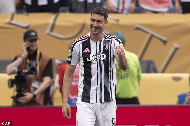 Srpski napadač Dusan Vlahović mogao bi biti među igračima koji Juventus nudi u zamjenu