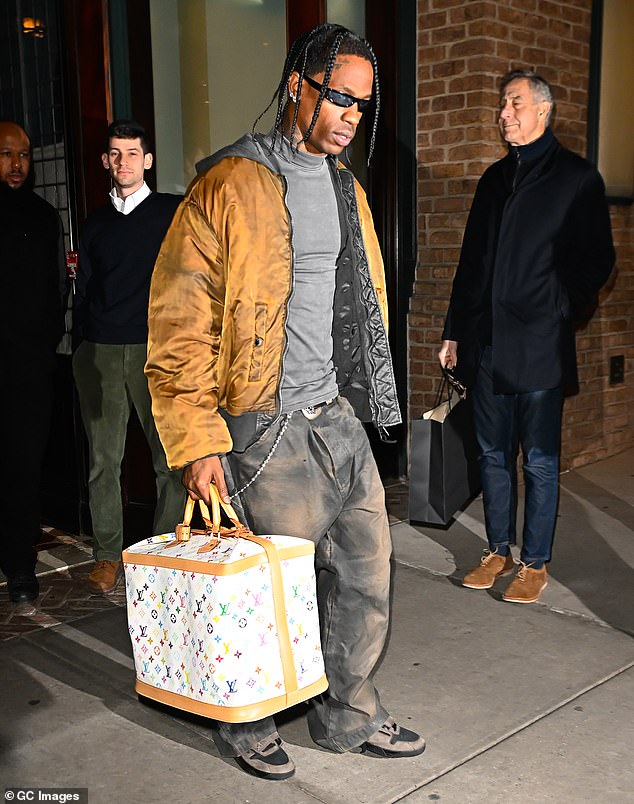Scott je dugogodišnji obožavatelj marke Louis Vuitton. Viđen je 2023. godine kako nosi veliku torbu Louis Vuitton oko New Yorka