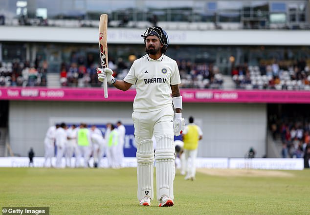 KL Rahul podiže šišmiša nakon udarca od 137, što je trebalo igru ​​staviti izvan Engleske