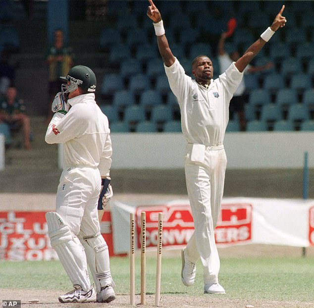 Healy je usporedio Josepha s Curtly Ambroseom (na slici), koji je preko njegove ukrašene karijere uzeo 405 testnih wicketa