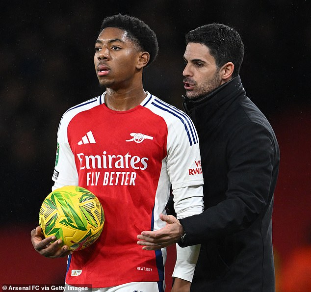 Započeo je pet ligaških utakmica usred pojave engleskog braniča Mylesa Lewis-Skellyja