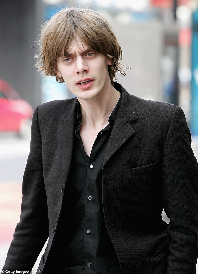 Prolazak Patricka u dobi od 46 godina na Facebooku je u petak navečer na Facebooku objavio Babyshambles. Njegov uzrok smrti nije otkriven (na slici 2007.)