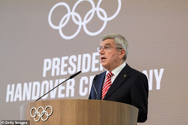 Nastavio je dodavati da bi Thomas Bach trebao biti osobno odgovoran za kontroverzu, opisujući ga kao 