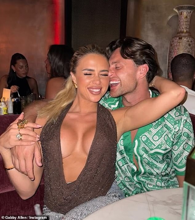 Fitness Fanatic (33) osvojio je Love Island All Stars s Caseyjem, 28, u veljači, ali par je objavio da su se razdvojili samo tri mjeseca kasnije (na slici zajedno)