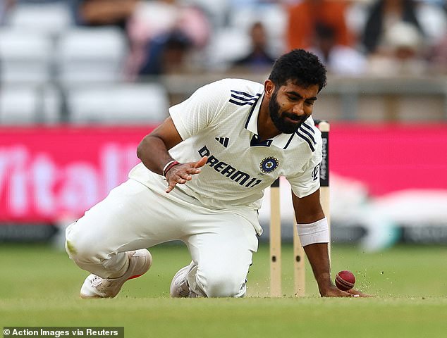 Jasprit Bumrah propustio je ulov da na frustrirajući dan za turiste uzeo wicket of Crawley