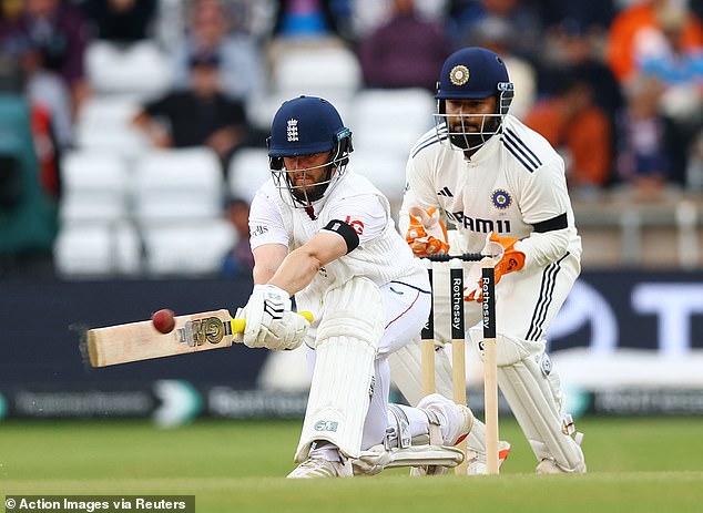 Duckett Top postigao je za domaćine sa 149 od 170 lopti na petom danu prvog testa na Headingleyu