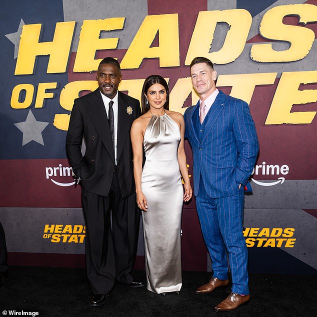 Ljepotica rođene u Indiji pridružila su se na premijeri njezini kostari John Cena (R) i Idris Elba (L) na premijeri, koja je održana u Alice Tully Hall u Centru Lincoln u New Yorku u New Yorku
