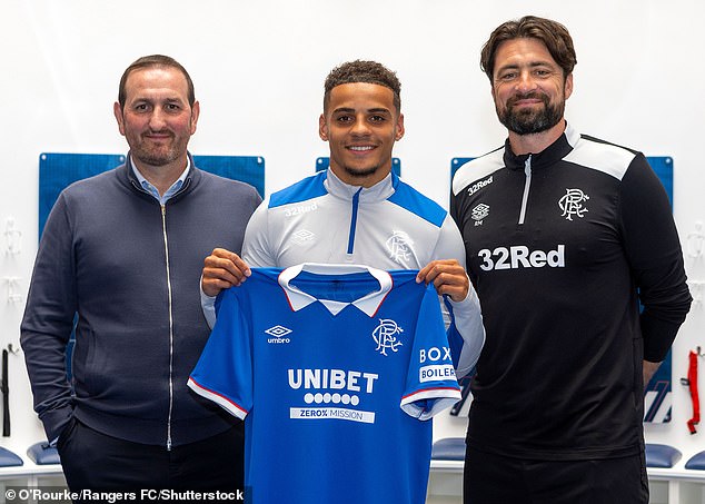 Aarons osjeća da duguje dug zahvalnosti šefu Rangersa Russellu Martinu, iznad desno, nakon što ga je uzeo pod krilo kao mladi igrač u Norwichu