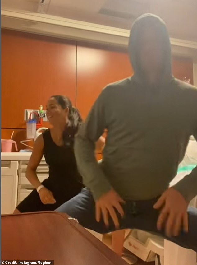 U Meghaninom videu dok se počinje svirati Starrkeishina virusna beba mama pjesma, Meghan počinje Twerking ispred bolničkog kreveta prije nego što se proguta po sobi, a Harry joj se pridružuje