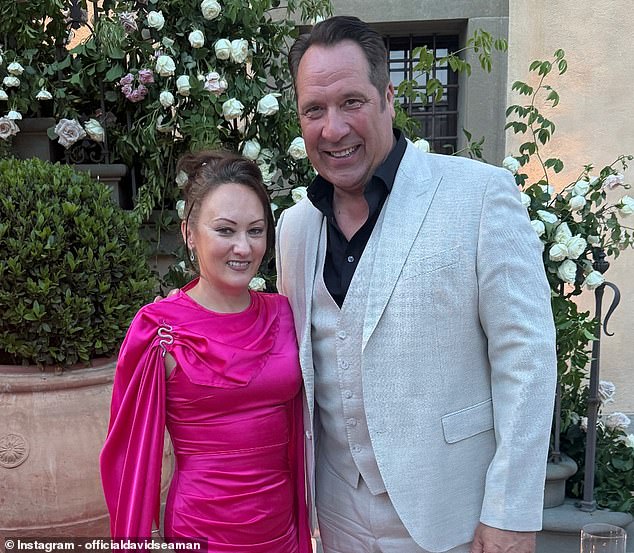 Seaman je također pozirao zajedno sa suprugom Frankie Poultney, koju je upoznao 2008. godine kada je njezin plesni partner na Touru Dancing On Ice