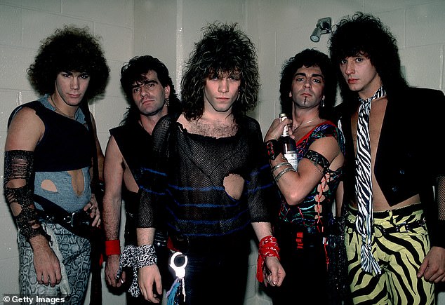 Zvijezda je poznata po pokretanju rock benda Bon Jovi 1983. godine - koji je ispustio hitove poput Livin 'na molitvi, plamenu slave i kreveta ruža; Bend viđen 1984. u Illinoisu