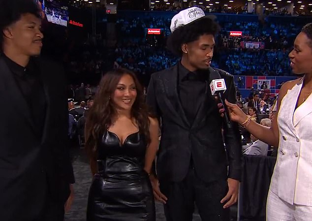 Bila je jako ponosna mama dok je Harper govorio o igranju za San Antonio Spurs