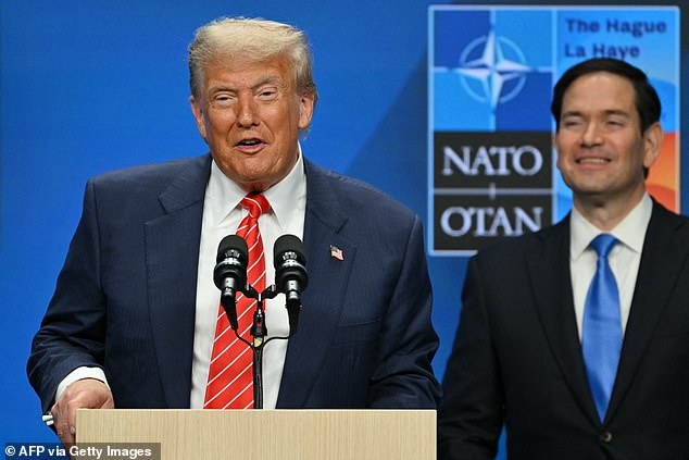 Ranije u travnju, bojao se deportacije u rukama Donalda Trumpa i Marca Rubija (desno)