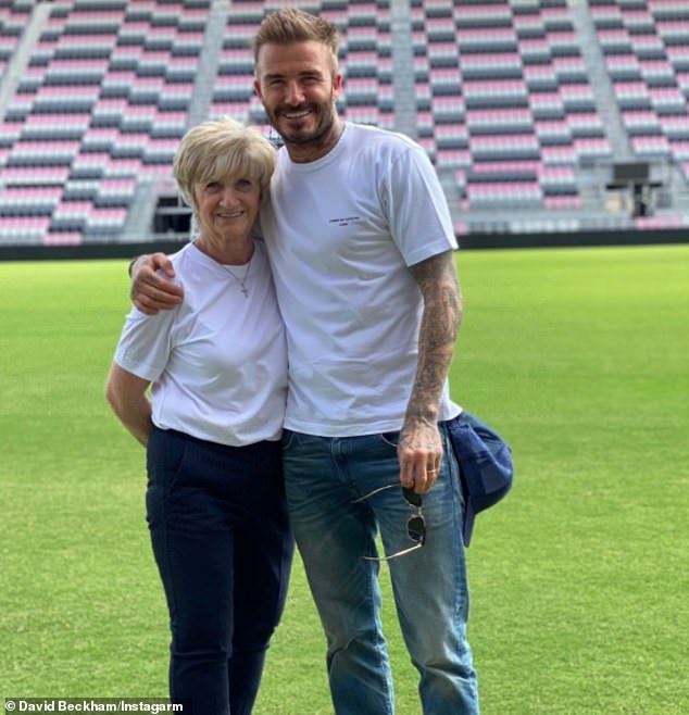 U međuvremenu, David je sam odao posebnu počast svojoj majci dok je proslavila svoj rođendan - i osigurala da se odsutni sin Brooklyn spominje unatoč njihovom širenju raska