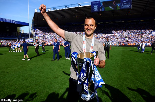 Menadžer Chris Davies bit će u potrazi za novim dodacima kako bi pojačao svoj sastav