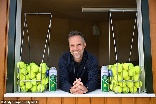 U crijevima središnjeg terena je skromna ured skromna raspodjela lopte - otkucaje srca prvenstva