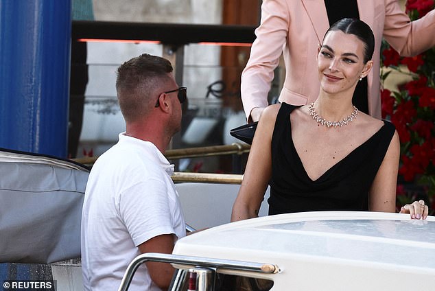 DiCaprio prisustvuje događaju s trenutnom djevojkom i supermodelom Vittoria Ceretti (27) s kojim se druži dvije godine