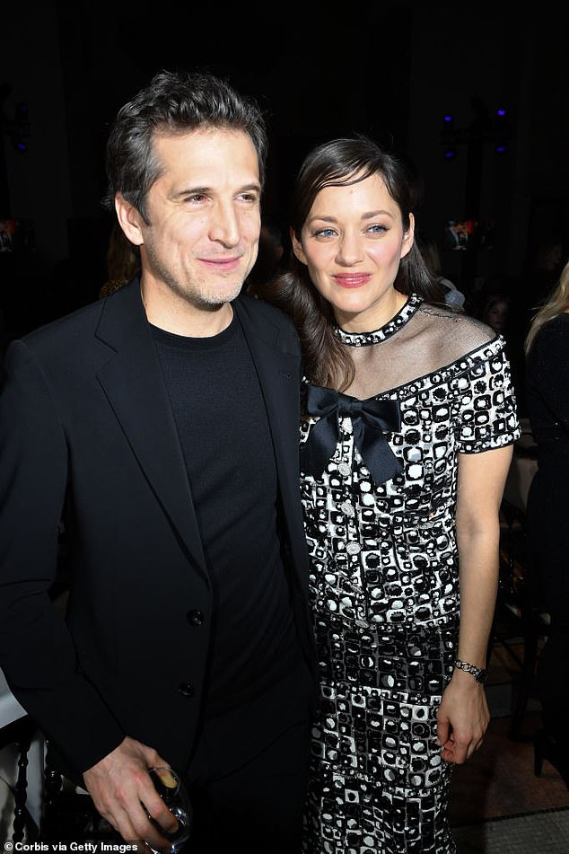 Cotillard (49) i Canet (52) bili su u vezi koje su se vratile u 2007. godinu, ali su u terskoj izjavi najavili da idu zasebne puteve; Na slici 2020. u Parizu