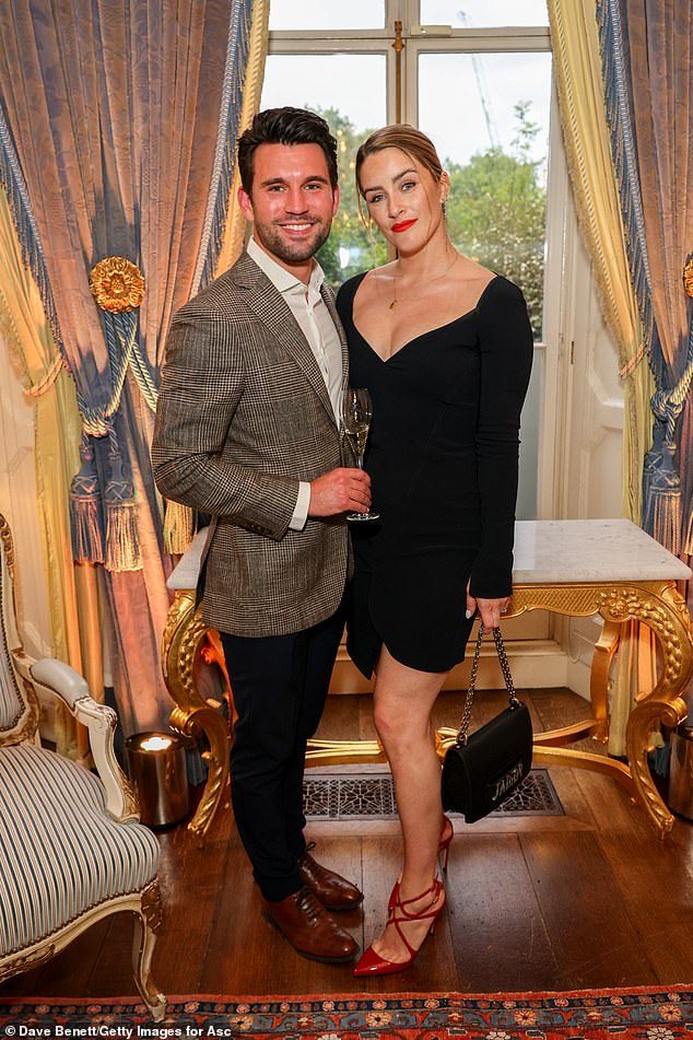 Lucie Jones i Ethan Boroian navodno su se podijelili nakon osam godina zajedno - s izvorima kažu da par tiho prolazi kroz razvod