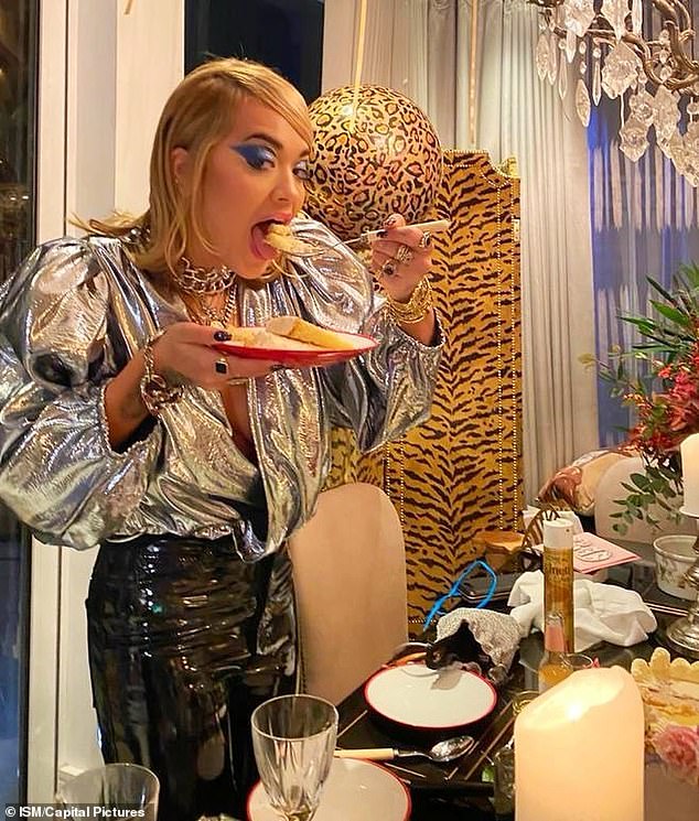 Pjevačica, 34 godine, pogodila je naslove u studenom 2020. kada je išla protiv strogih ograničenja karantene kako bi održala zabavu za 30. rođendan u restoranu West London
