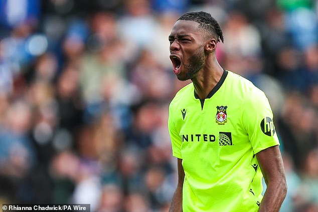 Očekuje se da će Ward biti Wrexhamov golman drugog izbora iza Arthura Okonkwoa