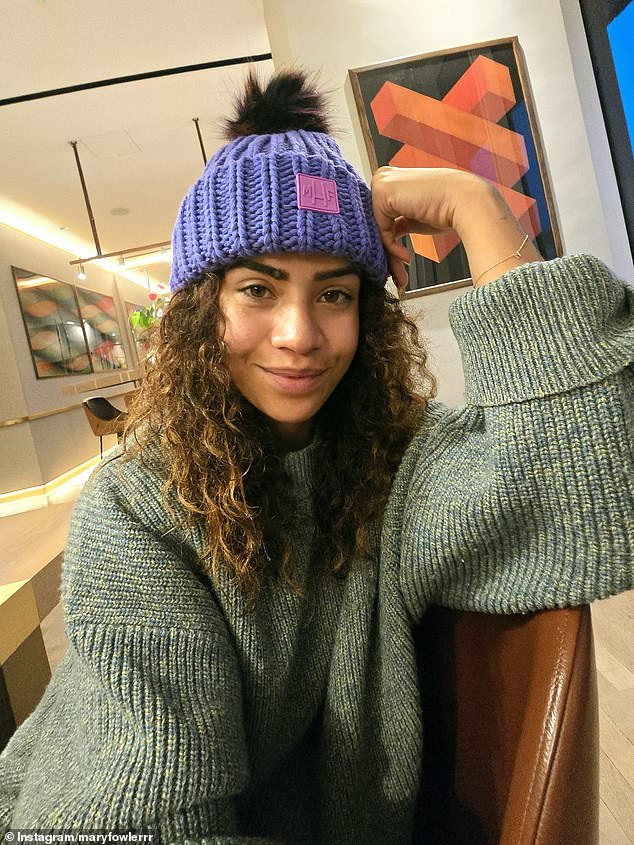 Fowler bi mogao biti stavljen na stranu godinu dana dok se oporavlja od puknuća svog prednjeg križnog ligamenta - iste ozljede koja je Sam Kerr ostala izvan akcije od siječnja 2024.