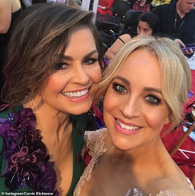 Tijekom okruglog stola, Carrie je otkrila da je pretrpjela pobačaj onog dana kada se Lisa Wilkinson (lijevo) prvi put pojavila kao suorganizator projekta 2018. godine