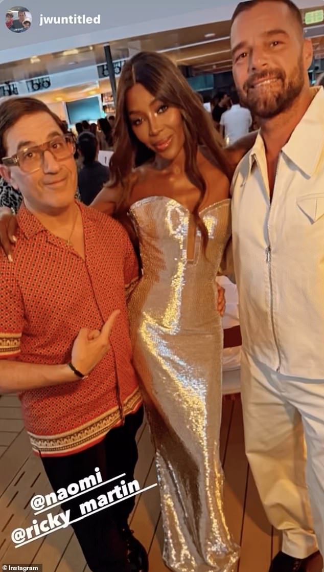 Glumac, pridružio se na laganom Superyacht, zajedno s 450 drugih VIP -ova, uključujući Like Naomi Campbell (na slici s Rickyjem Martinom, desnom i talentom Jasonom Weinbergom, lijevo)