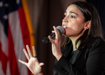 AOC podržava Mamdai u utrci gradonačelnika NYC-a protiv prednjeg trkača Curomo