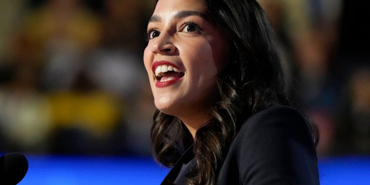 AOC pozitivno gledano više Amerikanaca nego Trump ili Harris, anketa otkriva