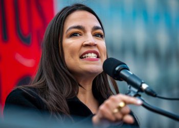 AOC uzima krug pobjede dok Trump-Elon BreakUp potvrđuje sve što su ona i Bernie Sanders upozorili