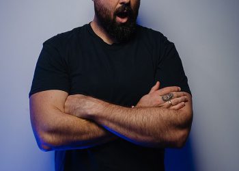 Aaron Woods odbija se povući i on zabija Billyja Slatera zbog svoje mračne reference na samoubojstvo trenera NRL -a, dok su Footy Greats idu u rat zbog napada ‘Grub’