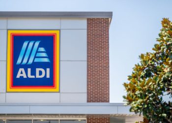 Aldi smanjuje cijene na stotinama predmeta kako bi pomogao potrošačima da se bave “šokom naljepnica” u ostatku svijeta