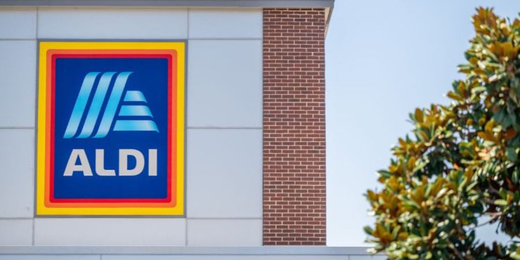 Aldi smanjuje cijene na stotinama predmeta kako bi pomogao potrošačima da se bave “šokom naljepnica” u ostatku svijeta